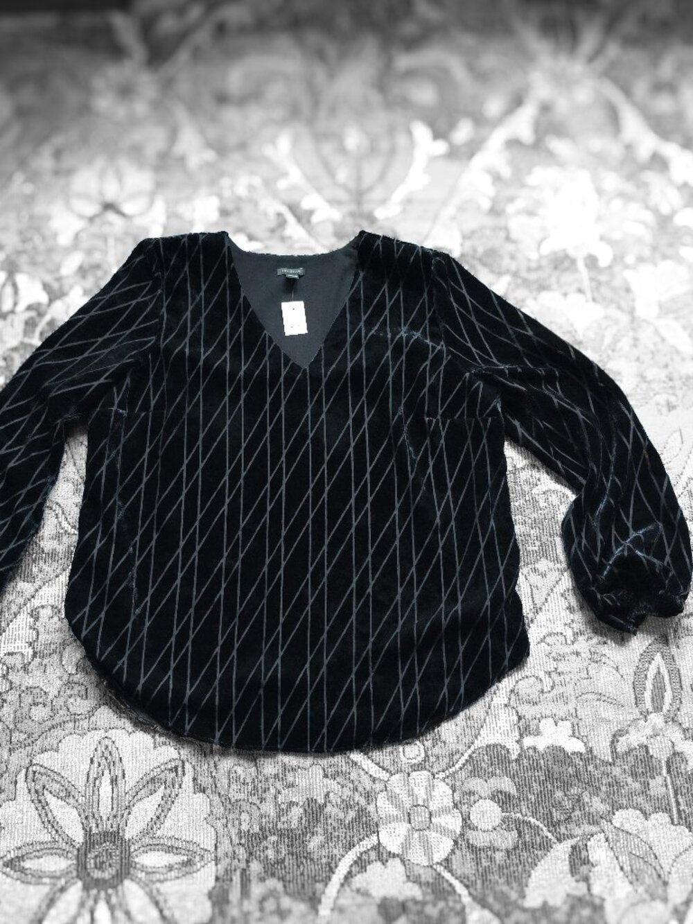 Ann Taylor Black Velour V-Neck Diamond Pattern Balloon Sleeve Blouse NWT Large